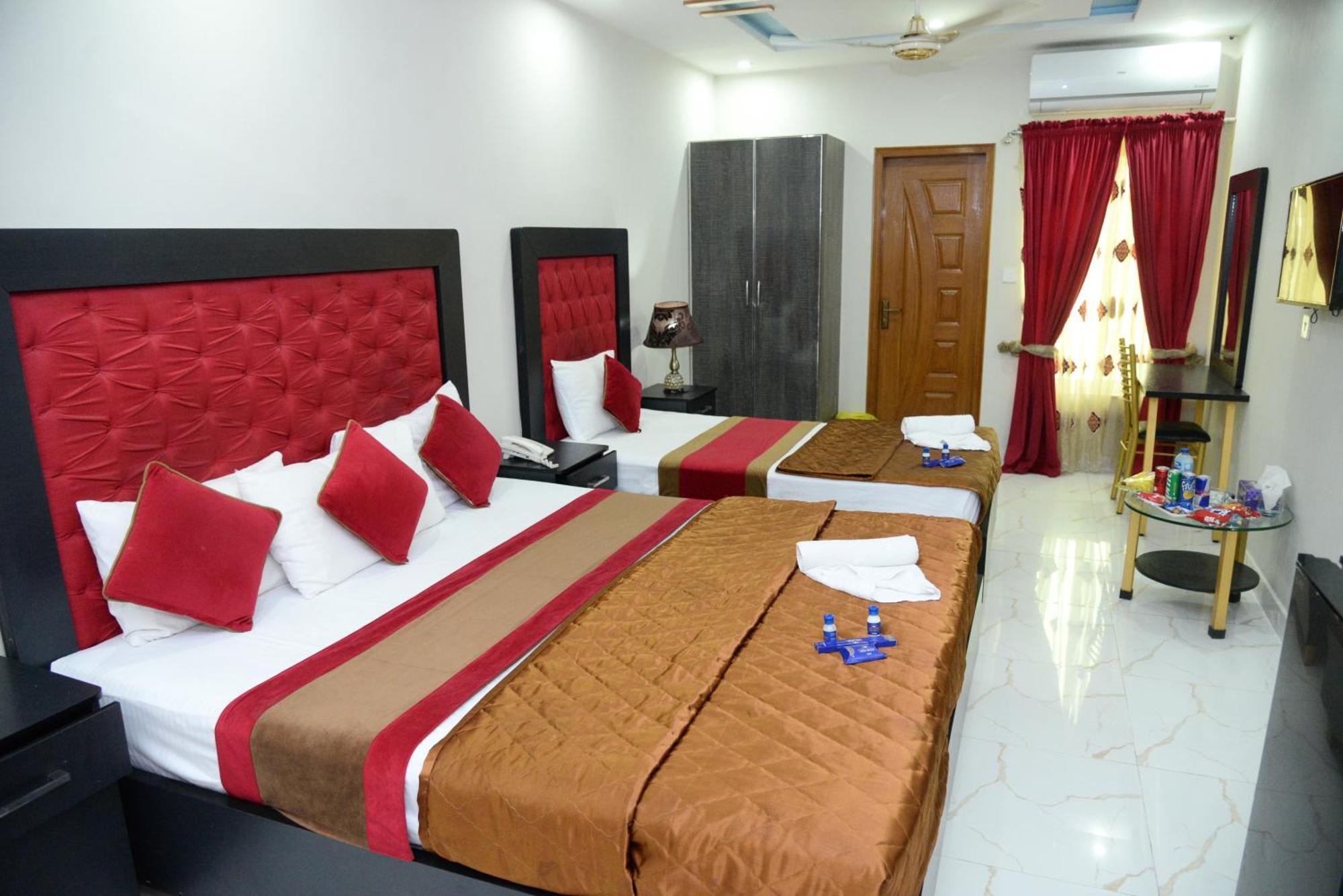 Hotel Deluxe Lahore Exterior foto