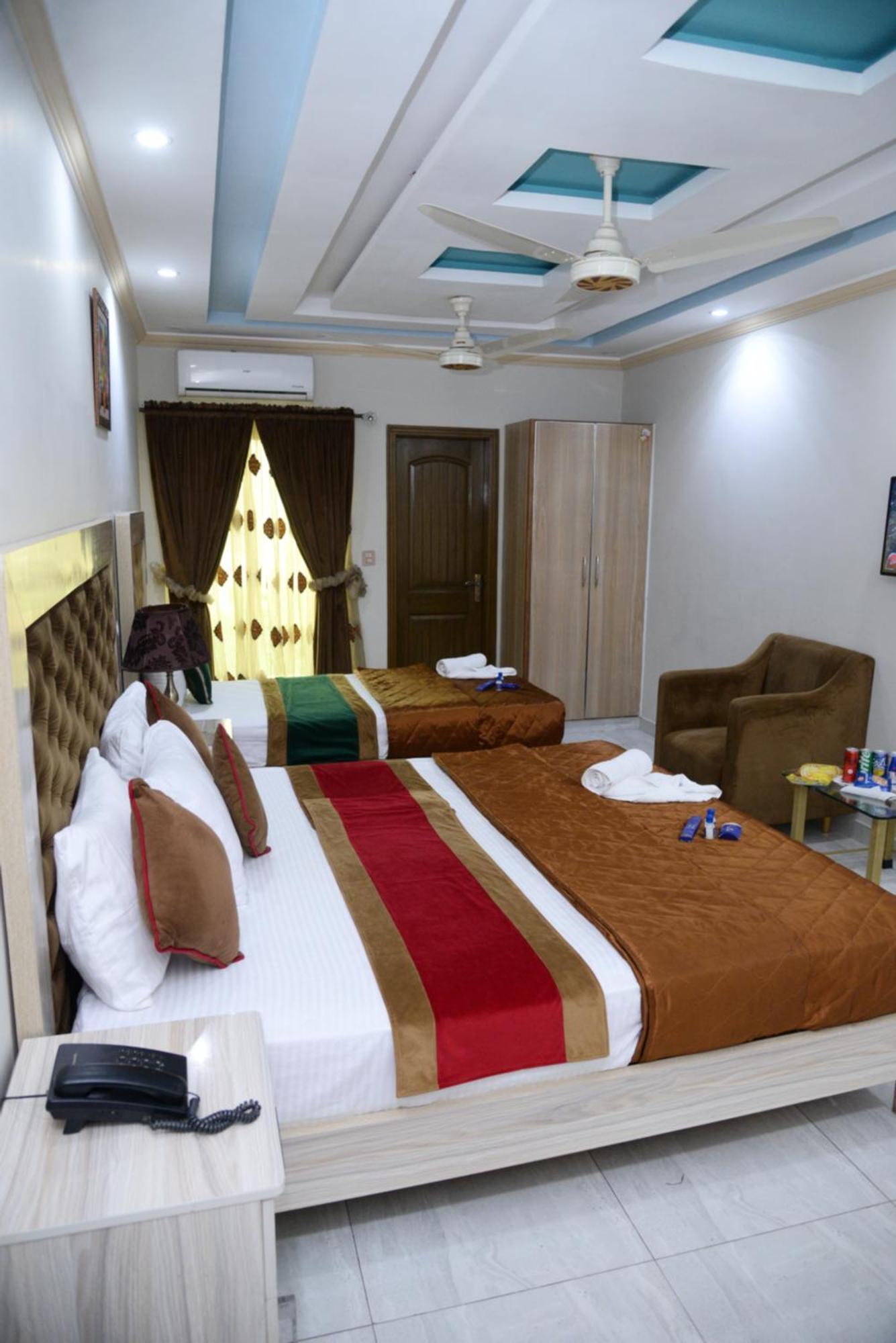 Hotel Deluxe Lahore Exterior foto
